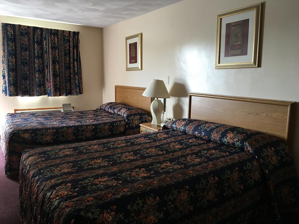 Motel Knotty Pine