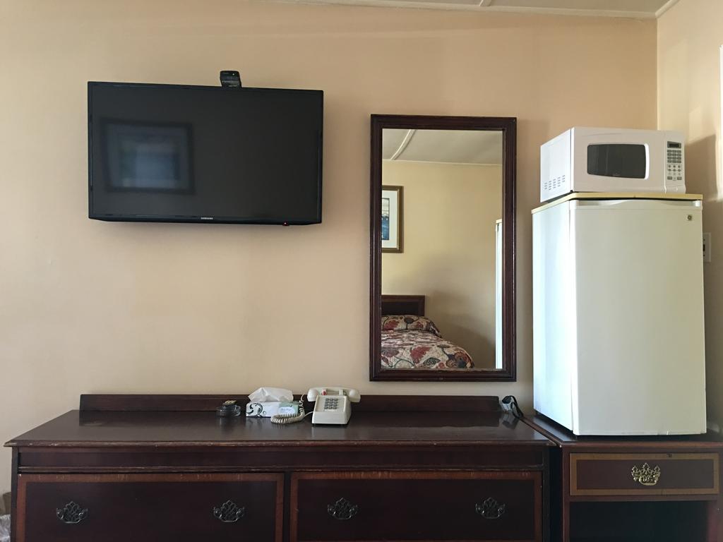Motel Knotty Pine 2*