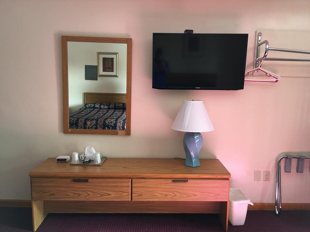 Motel Knotty Pine