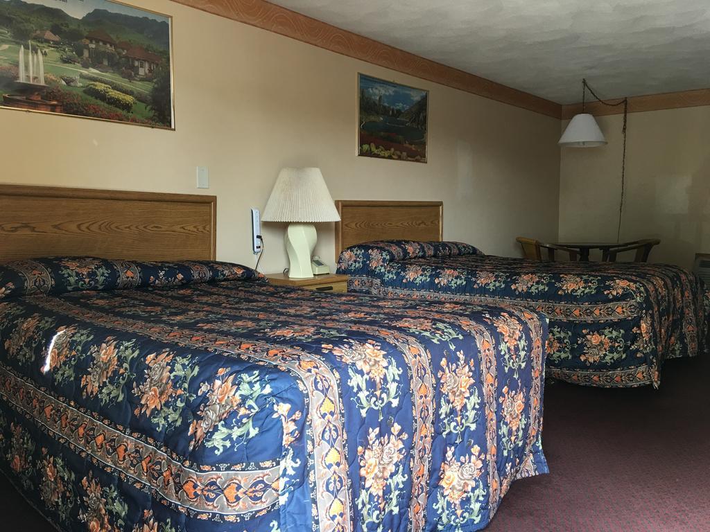 Motel Knotty Pine Salisbury