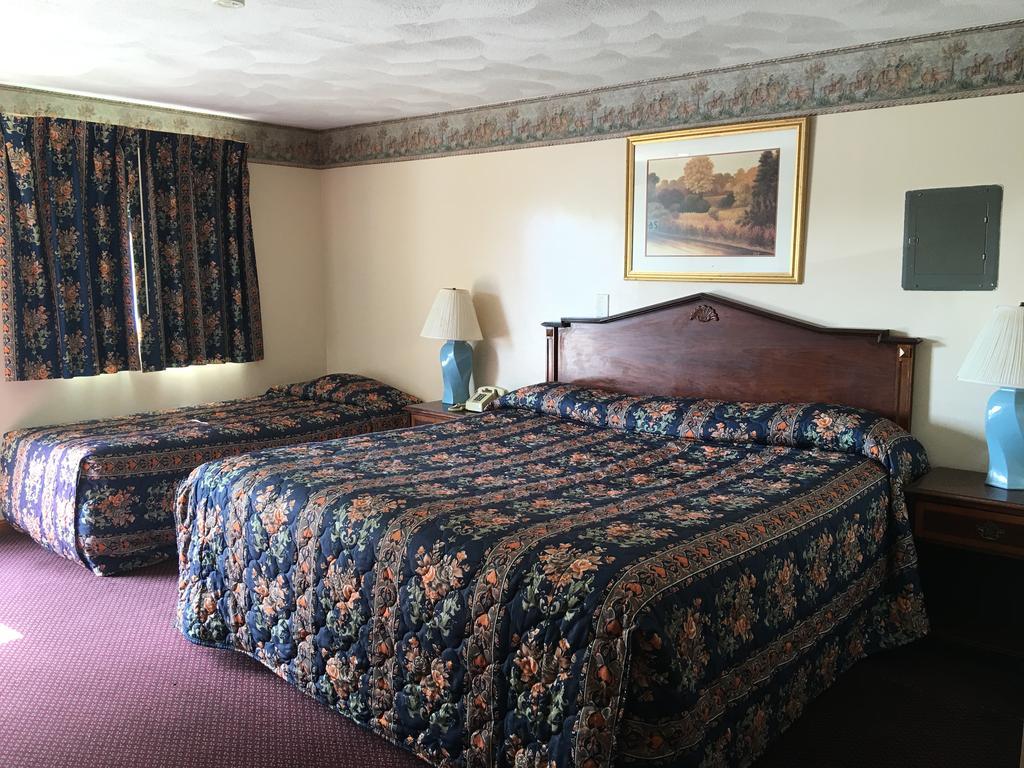 Motel Knotty Pine 2*