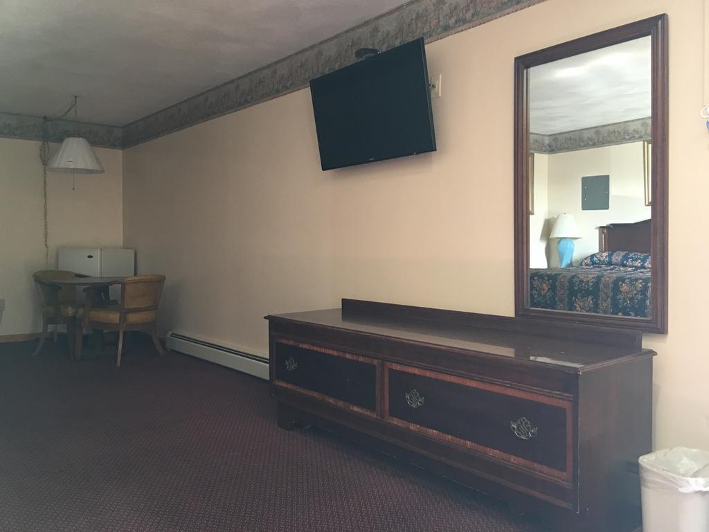 Motel Knotty Pine 2*