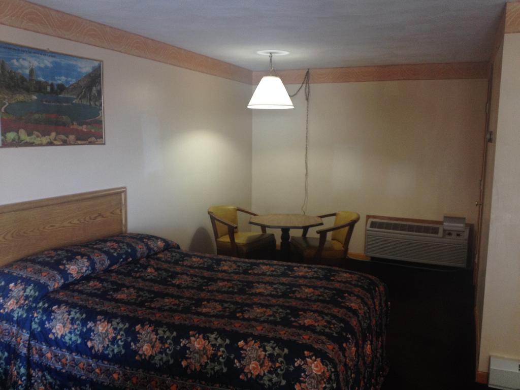 Knotty Pine Motel 2*
